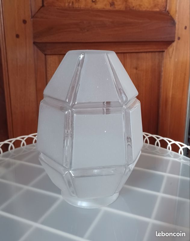 Globe ancien H 18.5 cm en verre en forme de grenade (image 1)