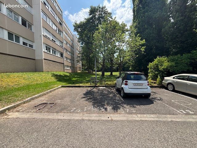Parking Gaillard · 100 €/mois