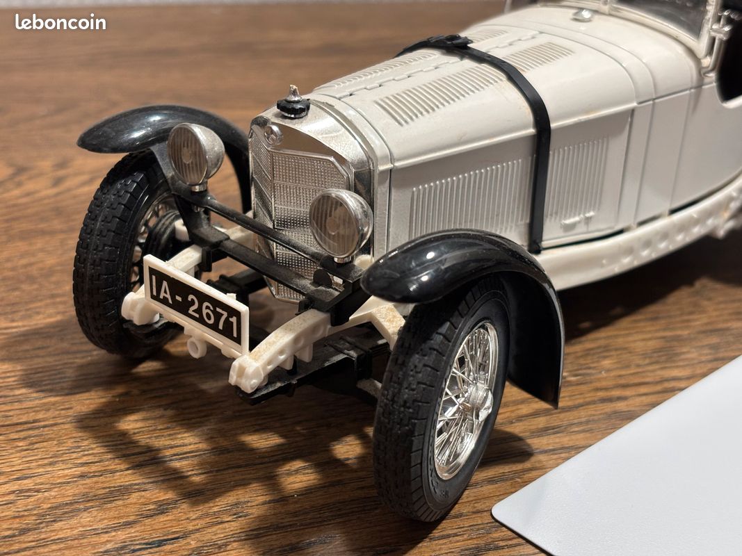 Miniature Burago Mercedes Benz Rouge 1/18, Voiture De Collection, Comme Neuve En Boîte