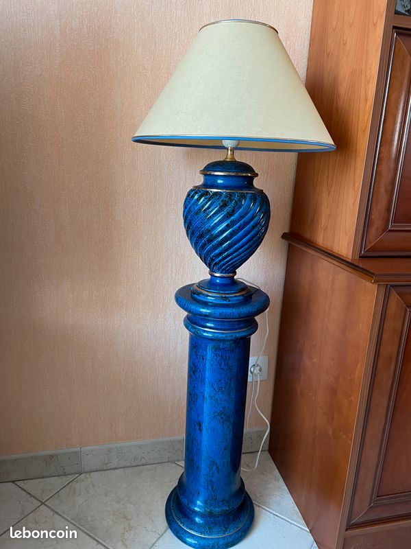 Lampe avec colonne neuve (image 1)