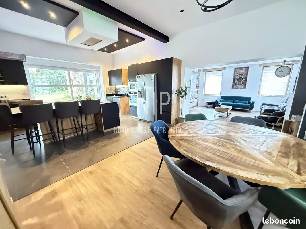 Maison 10 pièces 168 m² · à Saint-Amand-les-Eaux · 168 m² · 576 800 €