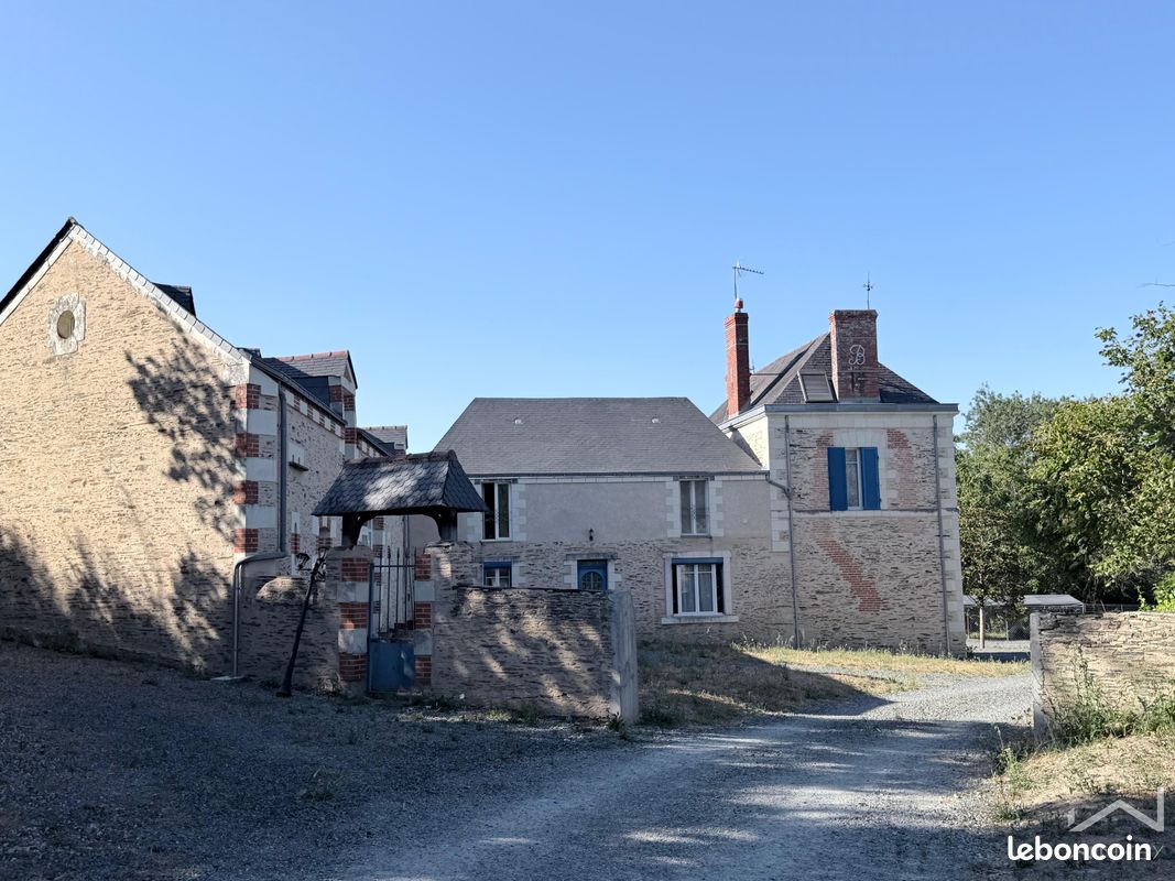 Maison 12 pièces 250 m² · à Mûrs-Erigné · 250 m² · 490 000 €