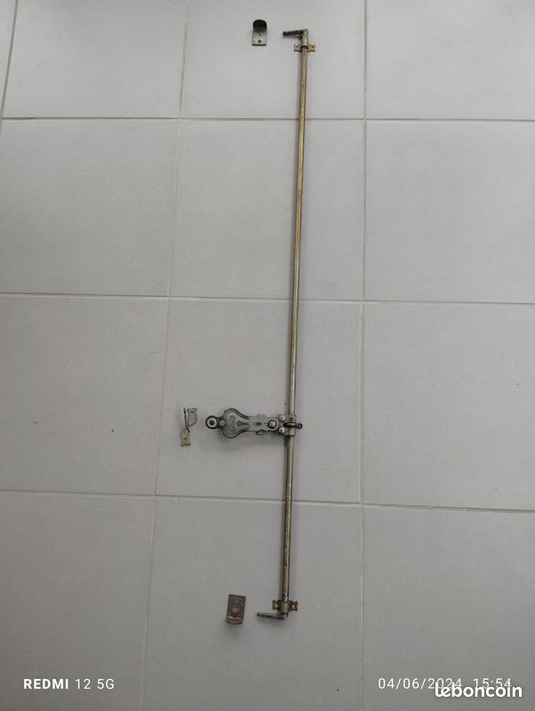 Espagnolette ronde1370mm complete pour fenêtre (image 1)