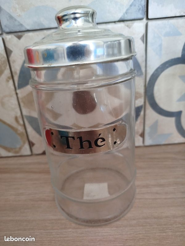 Un pot en verre avec couvercle métal.. Pot à thé (image 1)