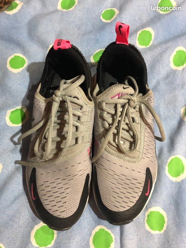 Paire de Nike (image 1)