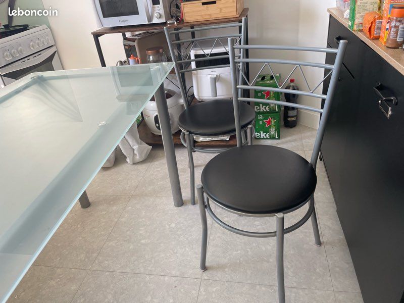 Table à manger et chaises (image 4)