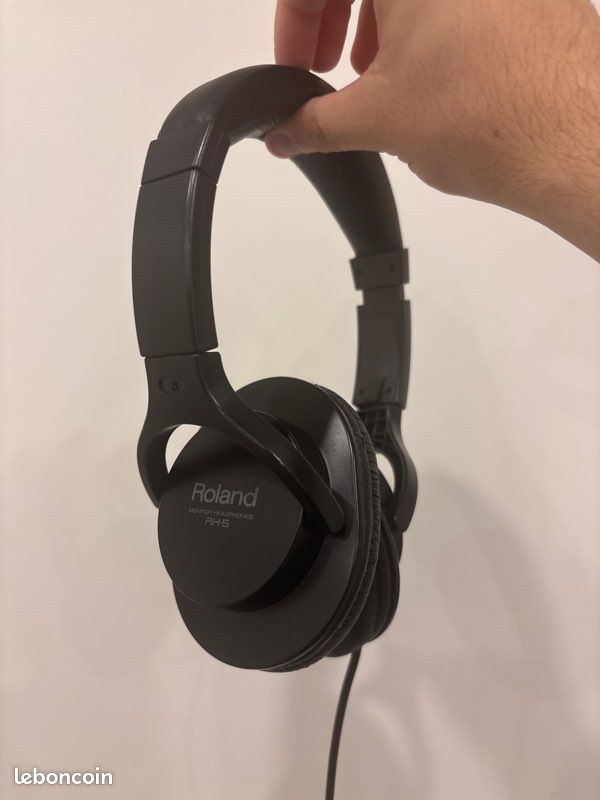 Pack Home Studio Complet – Austrian Audio OC16 + Focusrite Scarlett Solo 4e Gen + Casque Roland RH-5 + Bras & Accessoires (image 4)