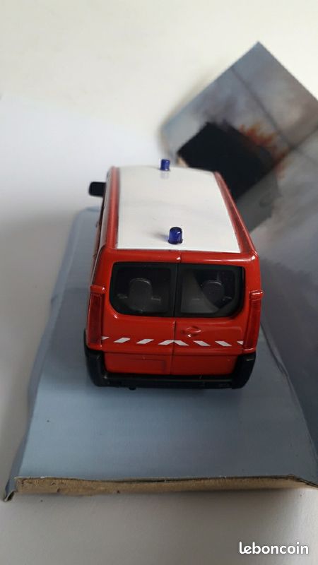RENAULT Espace Medecin Pompiers SOLIDO 1/43