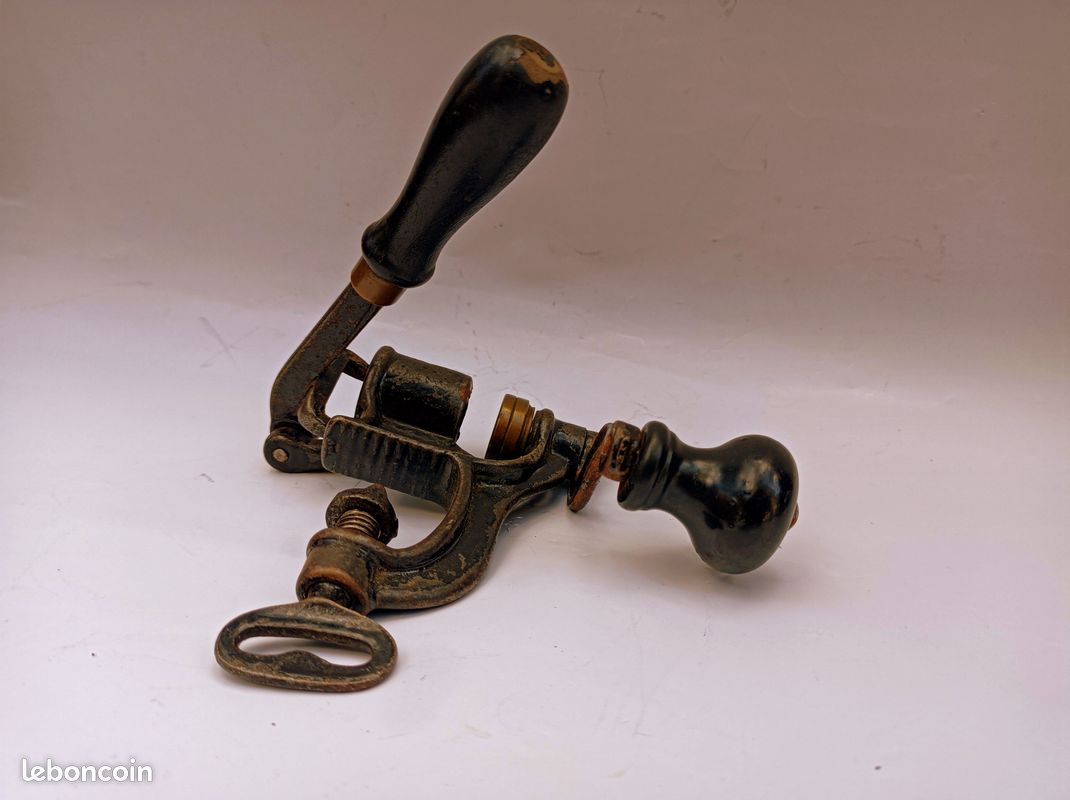 Ancien Sertisseur Pour Cartouche Calibre 16 – Fusil De Chasse – Bel état