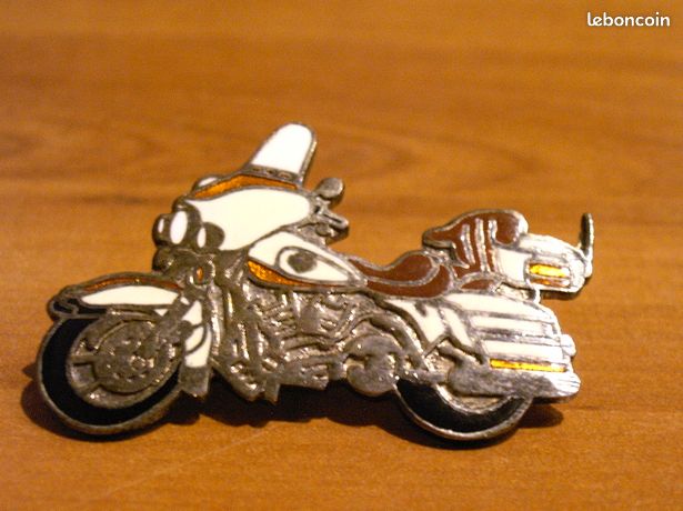 Pin's Moto Harley Davidson. Double Attaches. En Etain