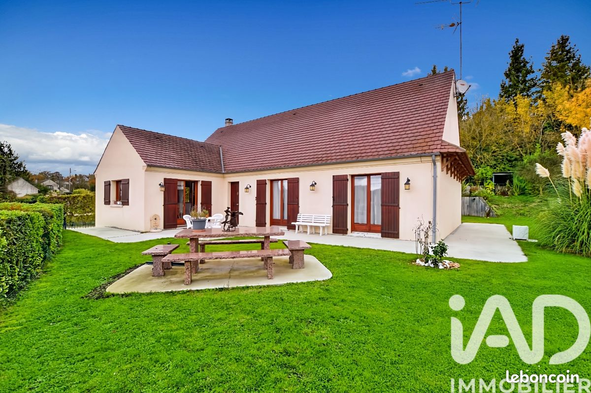 Maison 7 pièces 180 m² · à Crécy-la-Chapelle · 180 m² · 459 000 €