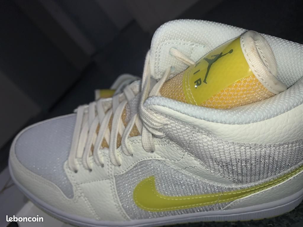 Jordan 1 mid clr ll (image 1)
