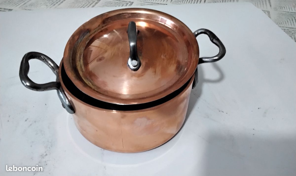 Cocotte ancienne en cuivre (image 1)