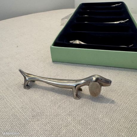 Six porte couteaux français. porte couteaux en métal argenté. chiens