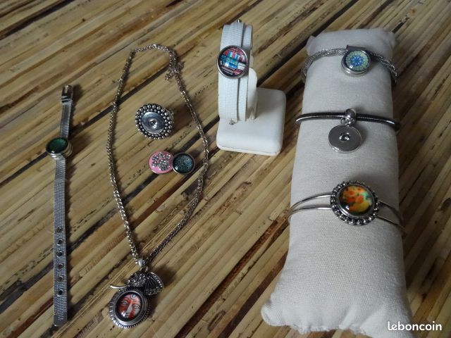 Lot bijoux pression cuir et simili cuir,bracelets,collier ?bague (image 1)