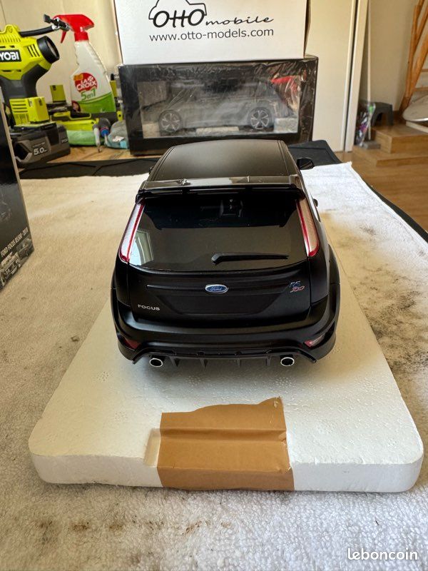 Ford Focus RS MK2 Pack RS Plus 2009 Frozen White 1/18 Solido S1813102