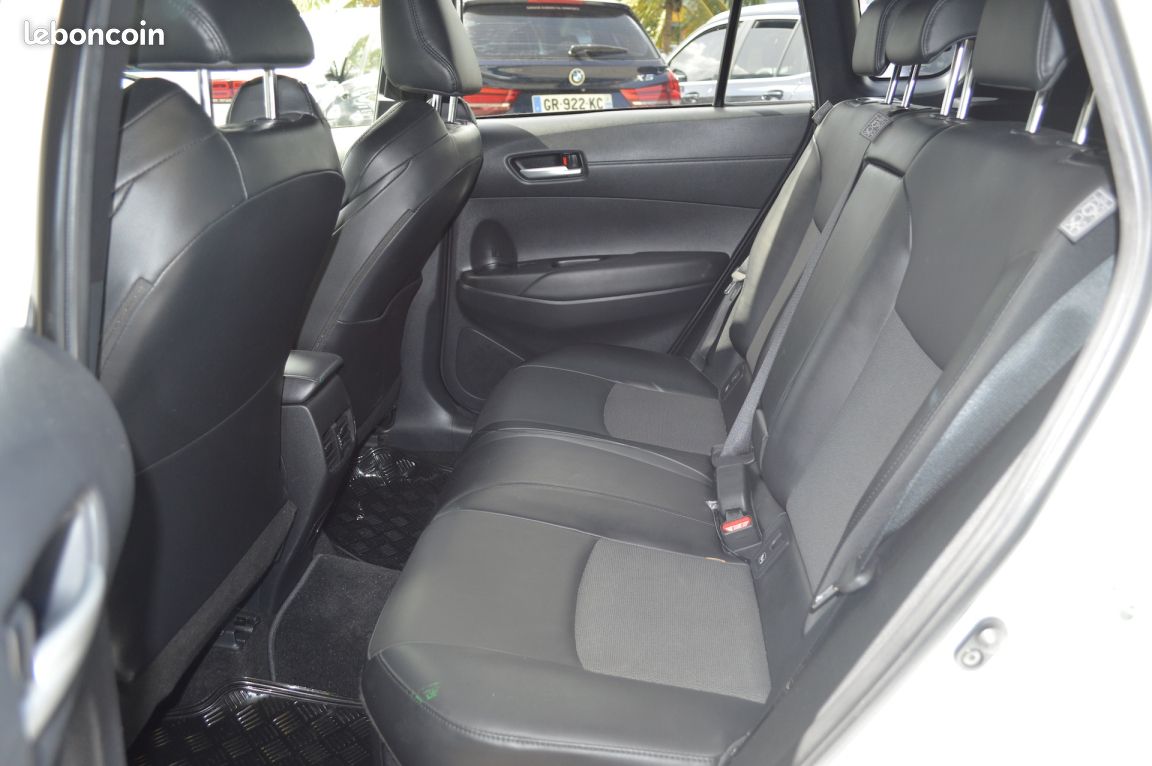Toyota Corolla HYBRIDE MY22 Cross 196h Design (image 12)