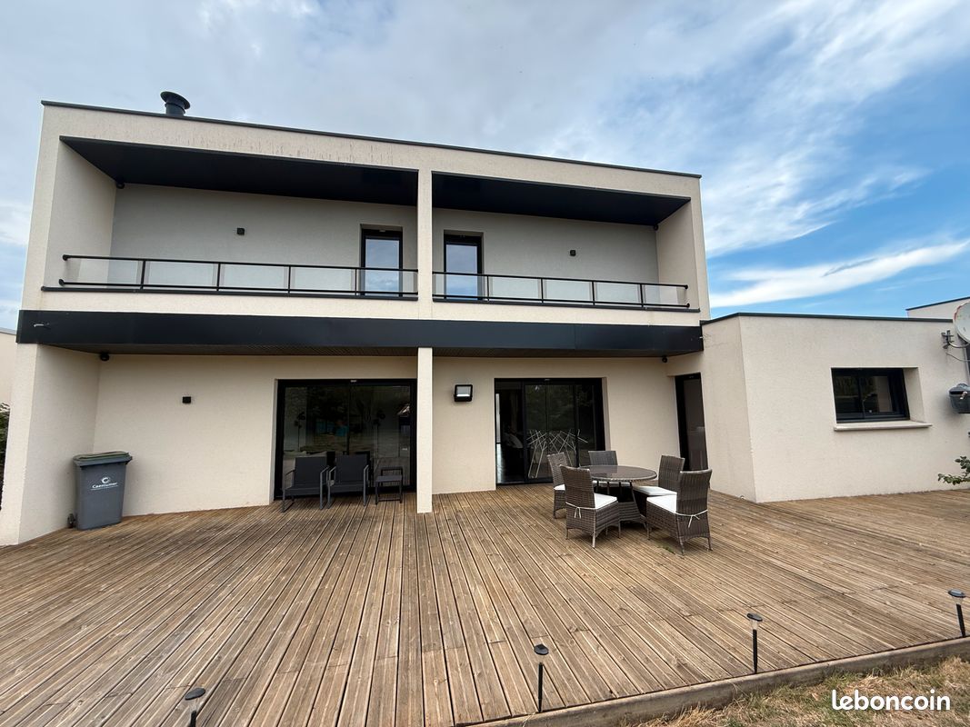 Maison 6 pièces 207 m² · à Mathieu · 207 m² · 715 000 €