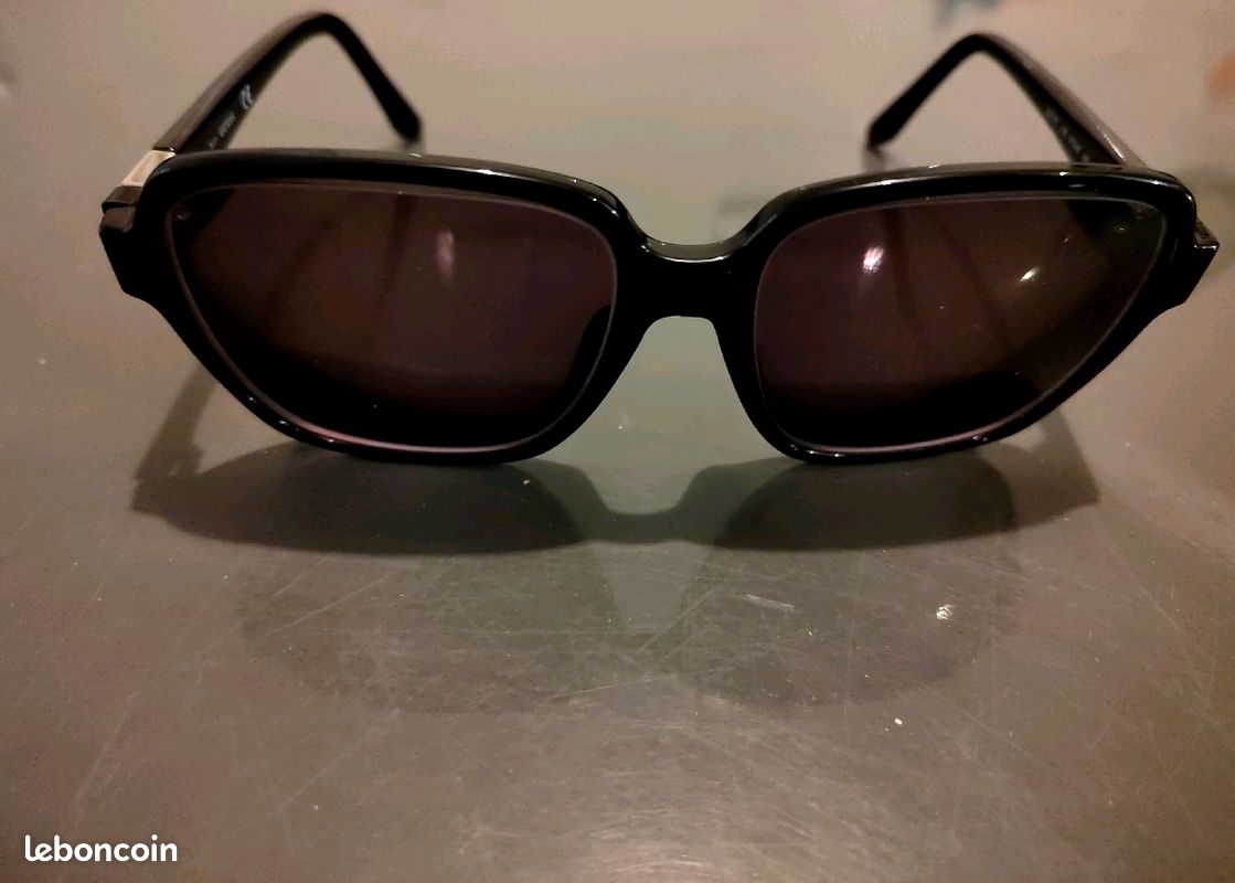 Lunette de soleil Guess (image 1)