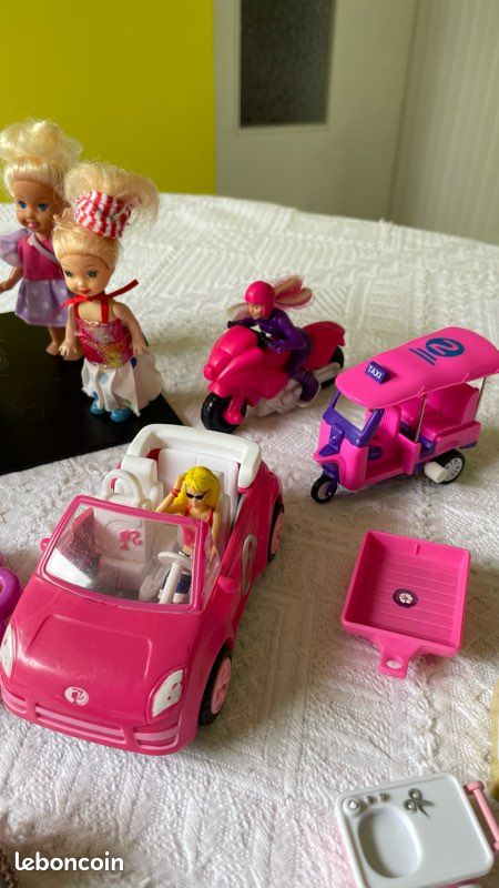 Petites poupées et véhicules mini barbie le lot (image 3)