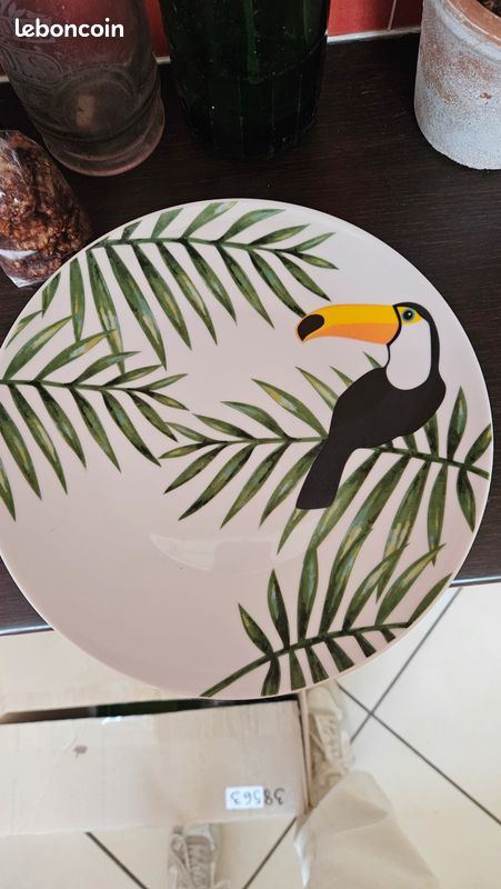 Lot assiettes toucan (image 1)