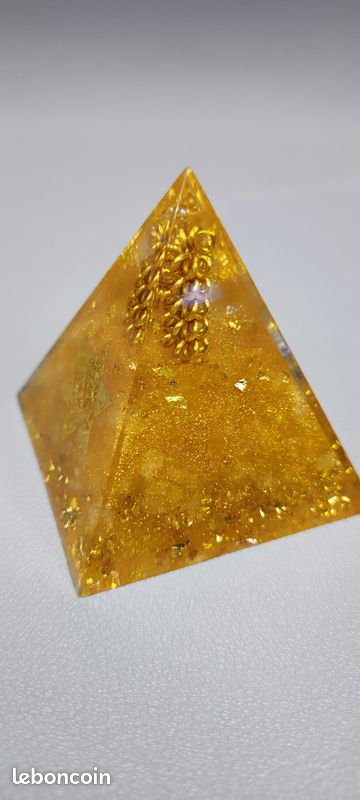 Pyramide décorative (image 3)