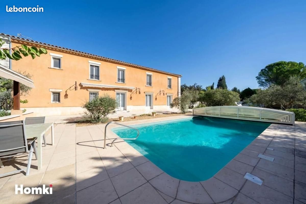 Maison 9 pièces 290 m² · à Rochefort-du-Gard · 290 m² · 890 000 €
