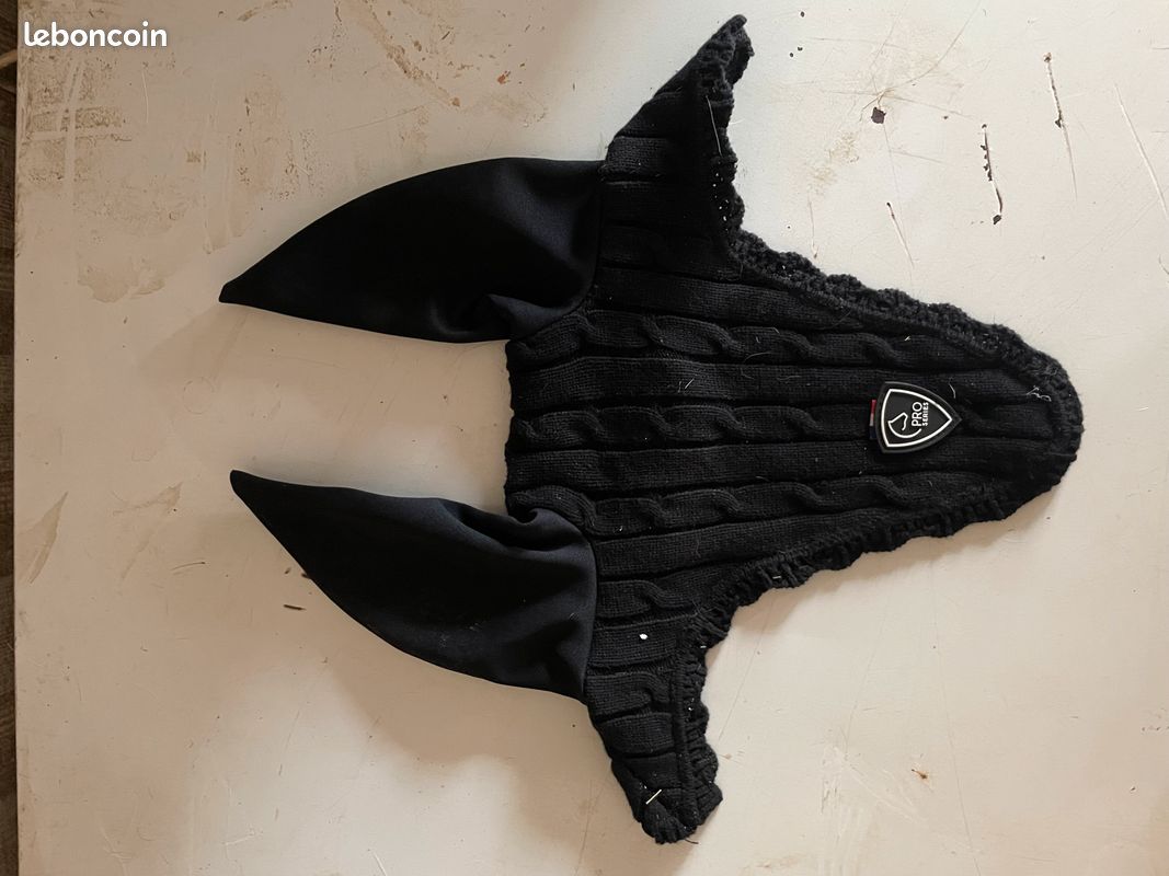 Bonnet (image 1)