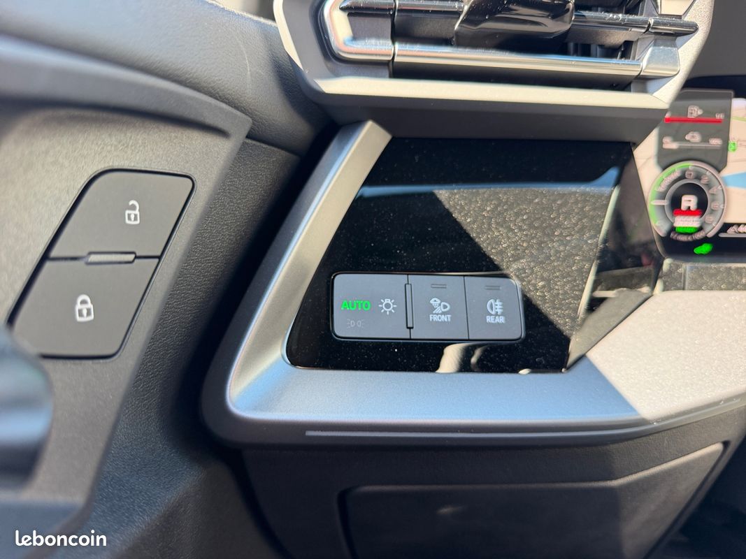 AUDI A3 Sportback TFSI e Hybride rechargeable 204 S tronic 6 S line (image 19)
