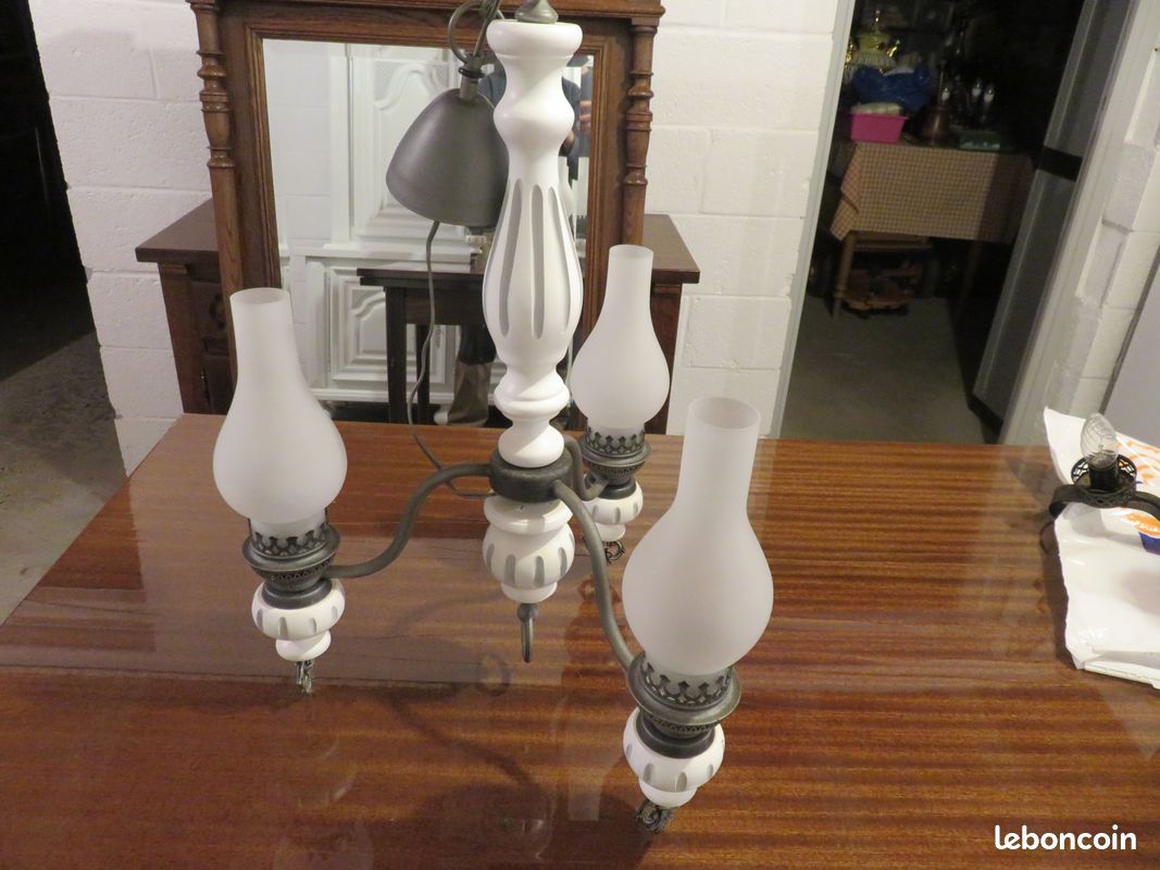 Lustre 3 branches avec globes en opaline et ampoules (image 2)