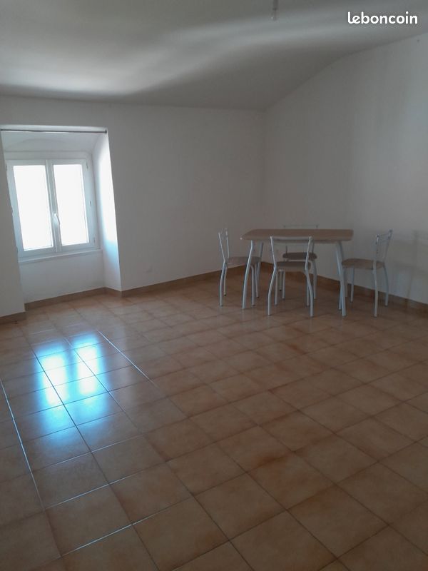 Maison 10 pièces 145 m² · à Eyguières · 145 m² · 410 000 €