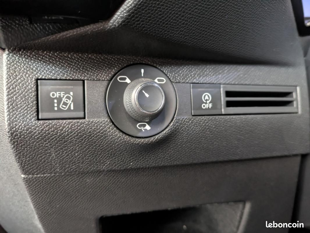 DS 7 1.5 HDI 130 PERFORMANCE LINE avec attelage (image 6)