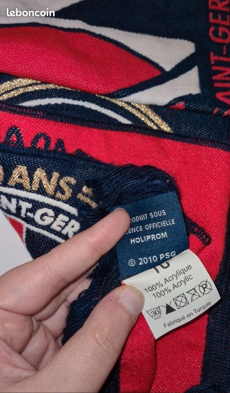 Echarpe Paris Saint Germain PSG NEYMAR JR Neuf et Authentique neuf : Equipements | Football - 18/09/2023
