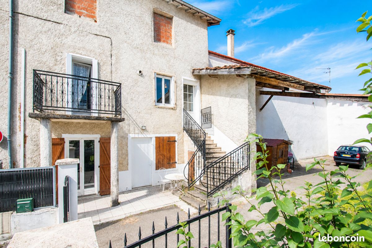 Maison 5 pièces 310 m² · à Niévroz · 310 m² · 280 000 €