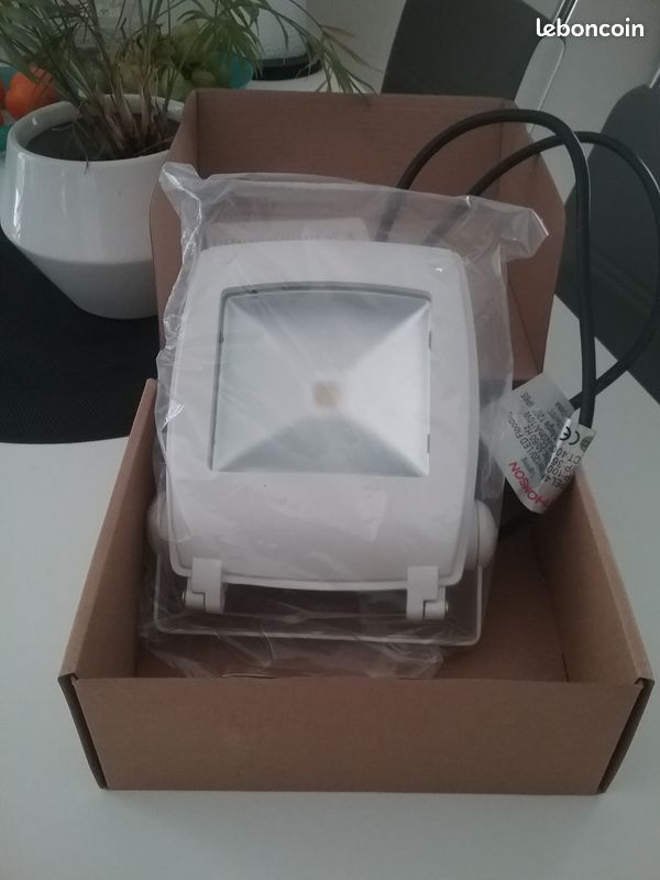 Projecteur THOMSON led exterieur (image 1)