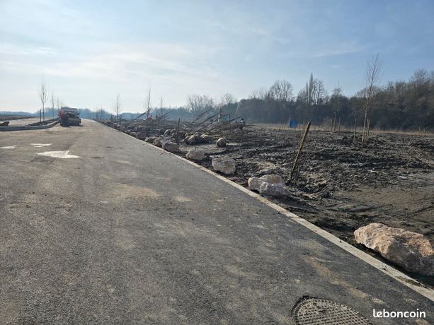 EXCEPTIONNEL Terrains à vocation économique prêts à construire