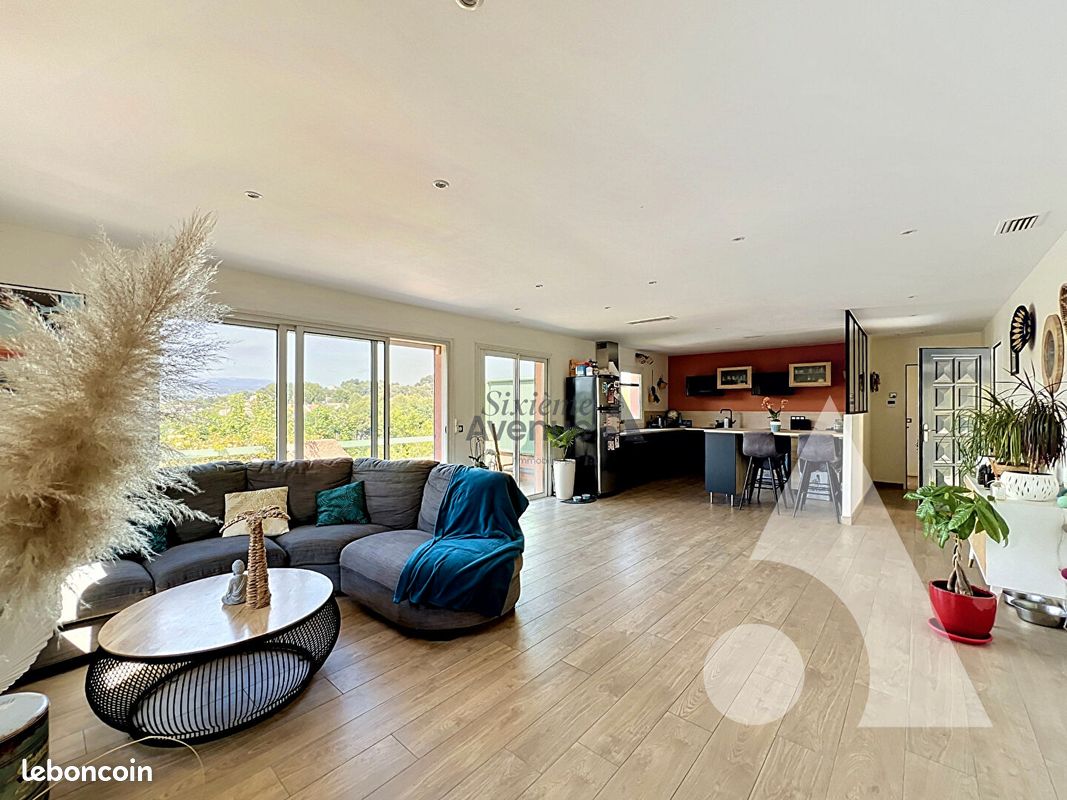 Maison 9 pièces 211 m² · à Saint-Cyr-sur-Mer · 211 m² · 895 000 €
