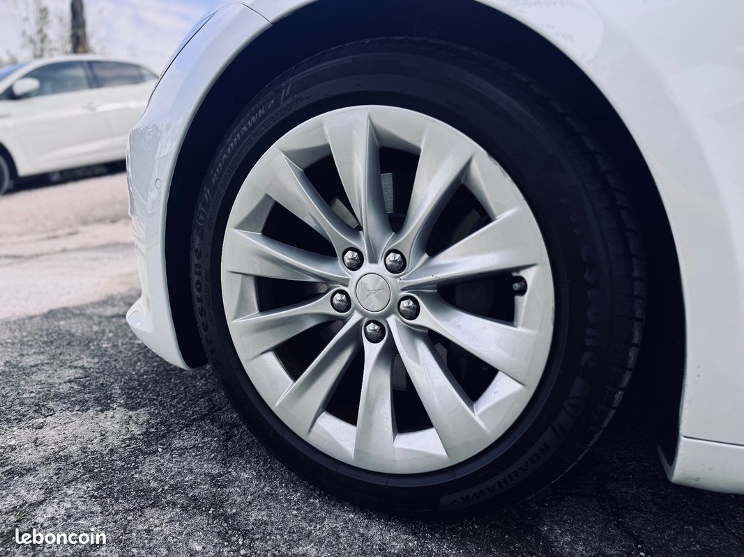TESLA Model S 320CH BASE + 2EME MAIN + TOIT OUVRANT/PANO + AUTO PILOT + CAMERA DE RECUL + GARANTIE 12 MOIS (image 17)