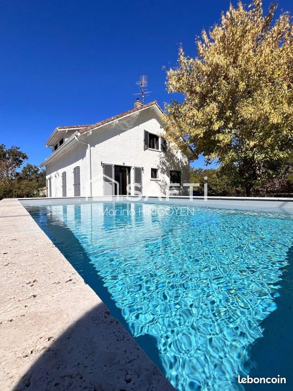Maison 6 pièces 191 m² · à Saint-Morillon · 191 m² · 490 000 €