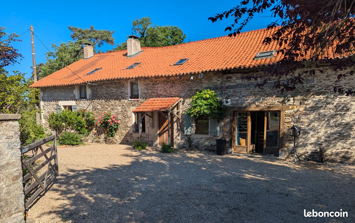 Maison 10 pièces 280 m² · à Saint-Saud-Lacoussière · 280 m² · 336 900 €