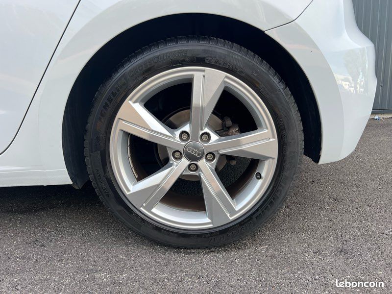 AUDI A1 30 TFSI 116ch ADVANCED / BOÎTE AUTOMATIQUE / CARPLAY / DIGITAL COCKPIT / SIÈGES CHAUFFANTS / RADAR AV AR / CLIM AUTO (image 5)