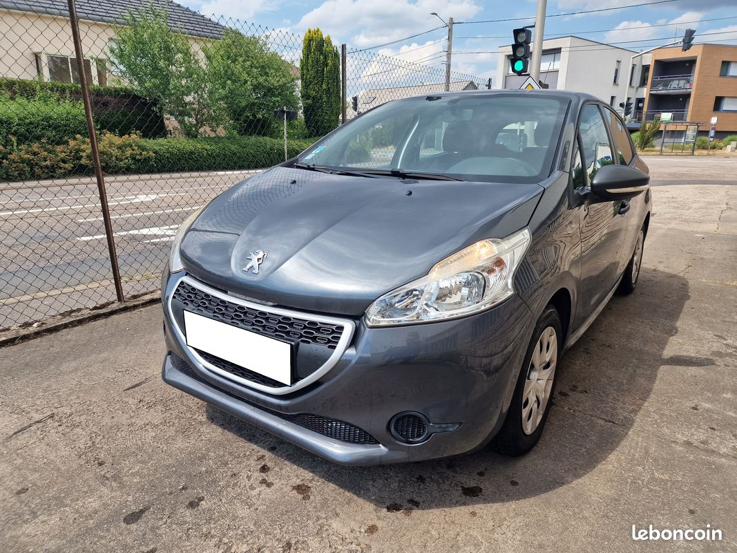 Peugeot 208 1.2 70 cv ct ok (image 2)