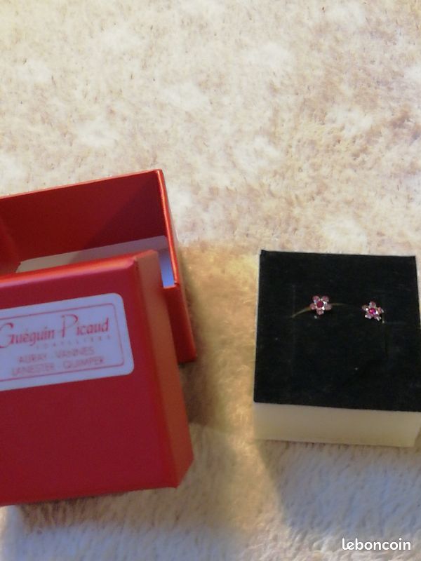 Boucle d'oreille fille fleur rose (image 1)