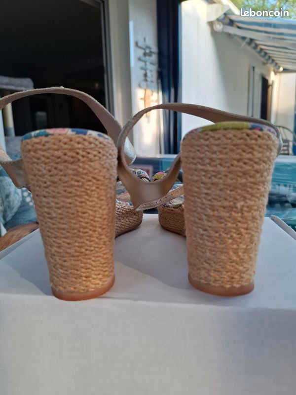 Sandales compensées dorées, taille 40, marque Pare Gabia (image 10)