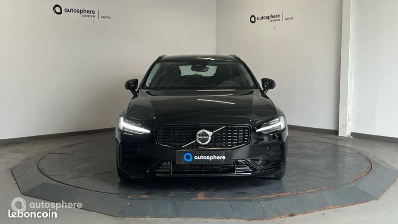 Volvo V60 B4 197ch Plus Style Dark DCT 7 (image 2)