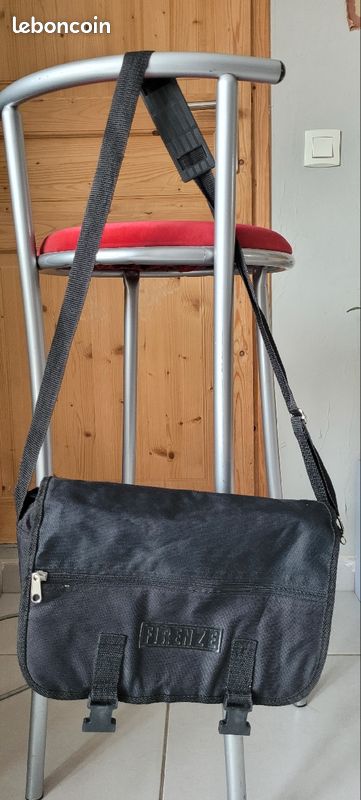 Sac à bandoulière noir multipoches marque Firenze (image 7)