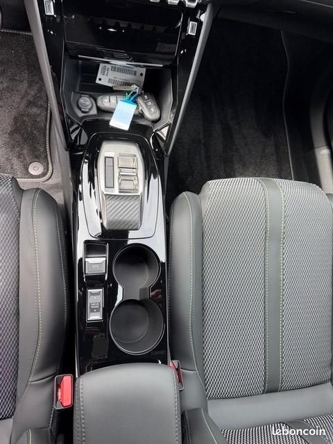 Peugeot 2008 145 GT E-DSC6 Hybrid (image 13)
