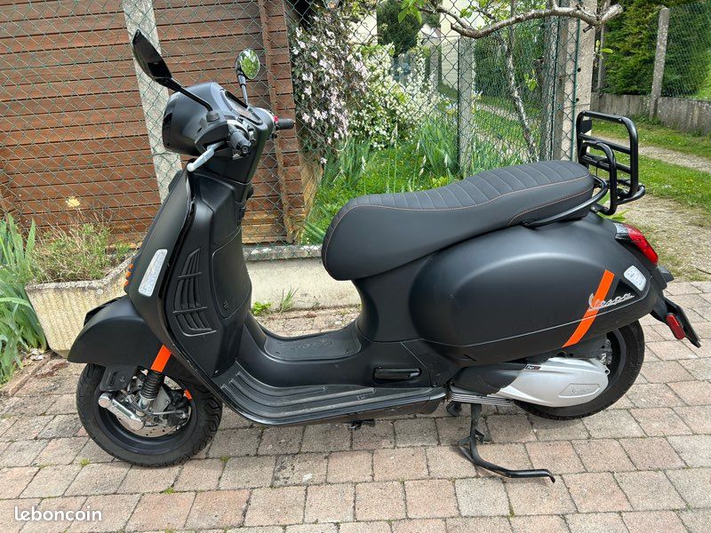 Vespa GTS 300 HPE Super Sport - Décembre 2023 - Excellent état (image 2)