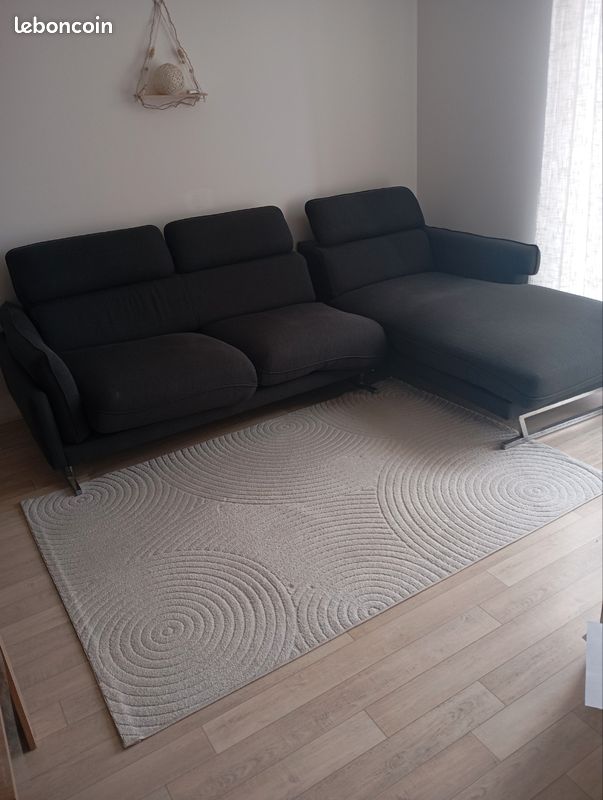 Vend canapé avec méridienne couleur gris anthracite avec têtière réglage 3 position prix 400 négociable Maison non fumeur et sans animaux (image 1)