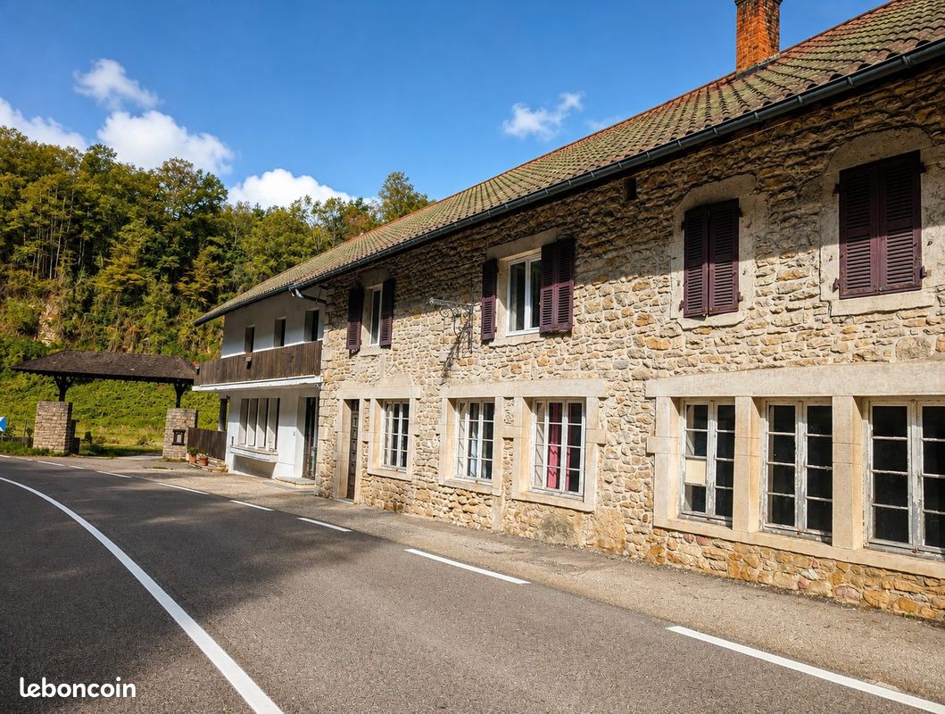 Maison 28 pièces 577 m² · à Ceignes · 577 m² · 1 130 000 €
